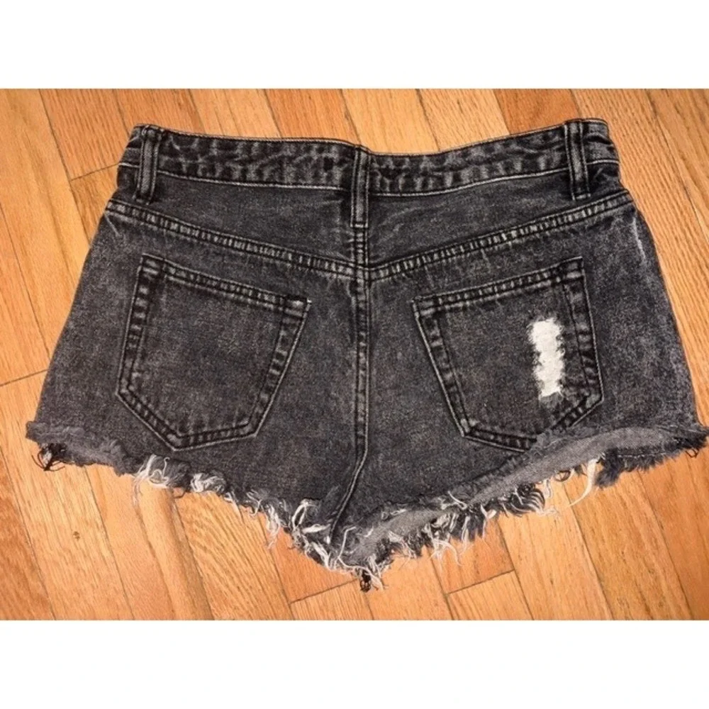 Forever 21 Distressed Shorts Grey Size 27 High Waisted Frayed‎ Hem T57-12